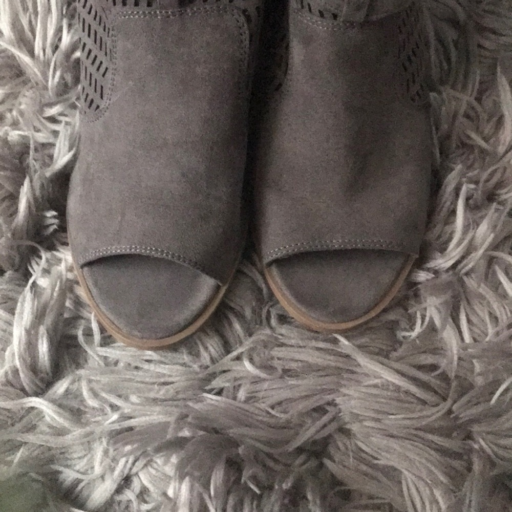 Peep toe chunky heels